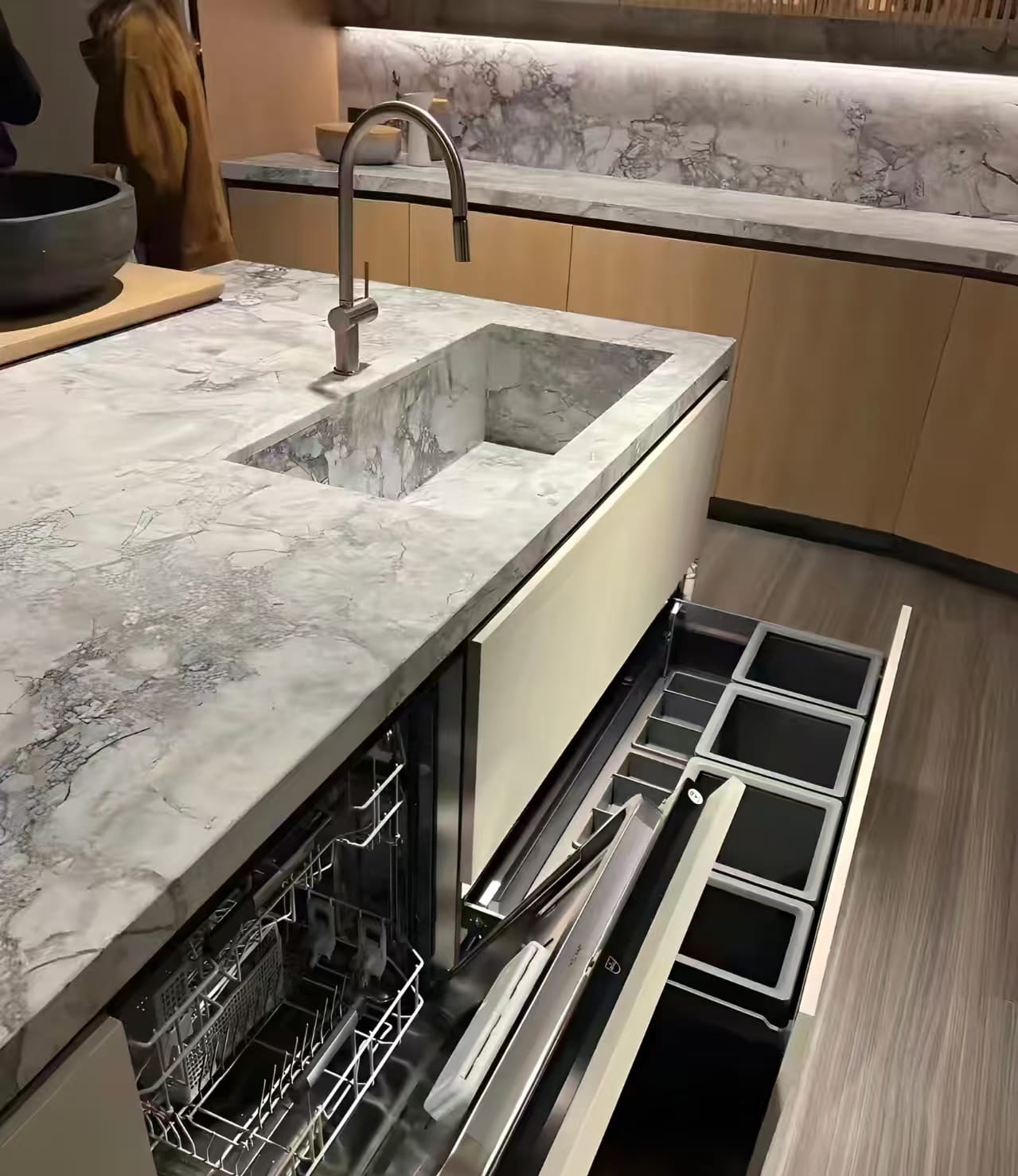 あなたのキッチンアイランドはただ散らかったテーブルになっていませんか？